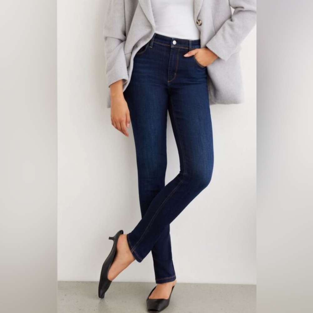 DYNAMITE Kate High Waisted Denim, Size 25 *fits loose*